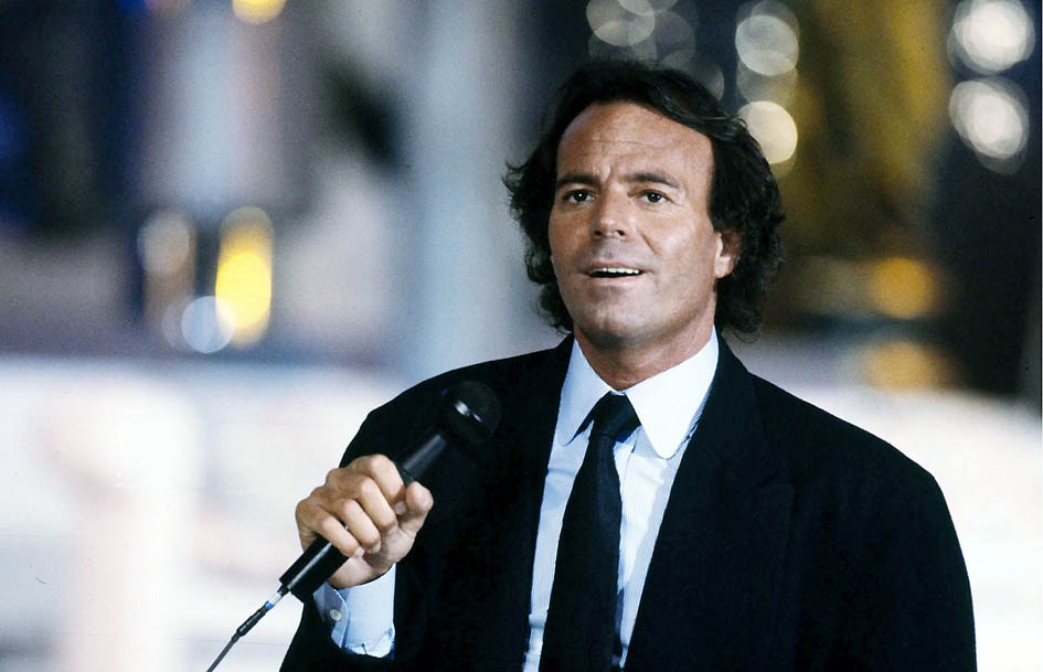 Nous souhaitons un bon anniversaire à Julio Iglesias, qui fête ses 78 ans